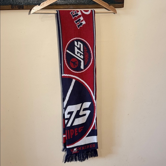 Reebok Face Off Collection NHL Blue and Red Winnipeg Jets Heritage Classic Scarf - Picture 13 of 16